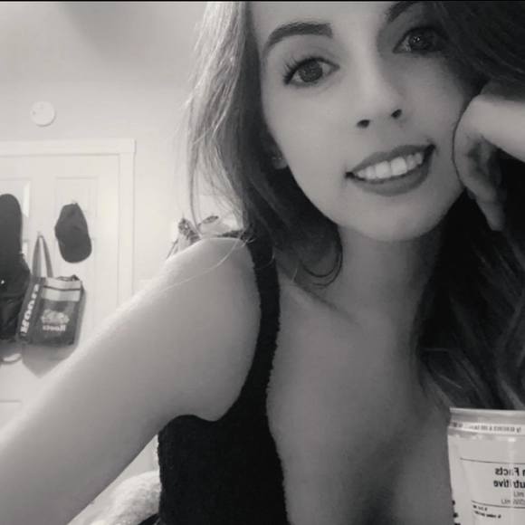 Meet your Posher, Alyssa - Picture 1 of 1